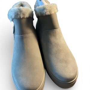 JSlides New in Box Suede Women's Winter Platform Boots with Faux Fur